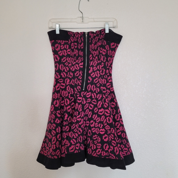 Hot Topic Kisses Dress - Picture 2 of 3